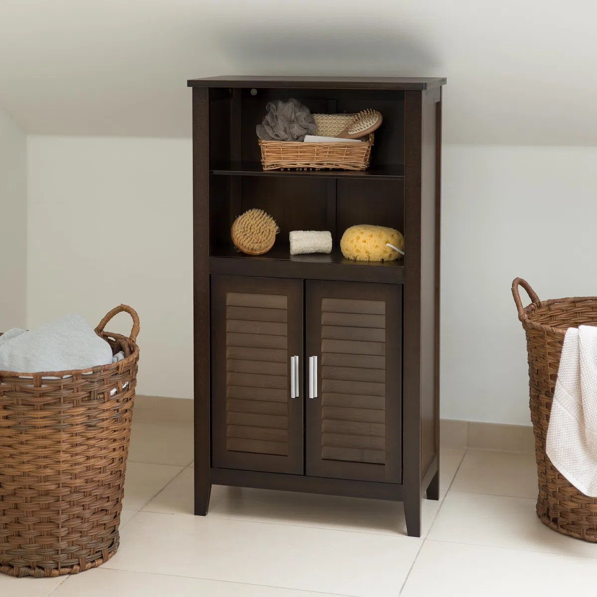 Relaxdays LAMELL Mobile da Bagno Marrone Scuro, Armadietto in Bambù, Mobiletto Telefono, HxLxP: 92 x 50 x 25,5 cm