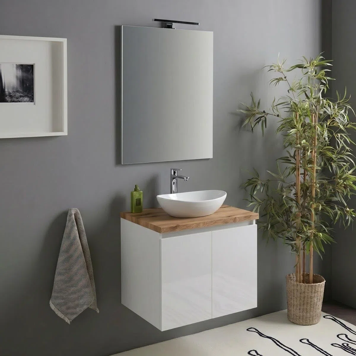Kiamami Valentina - Mobile Bagno Sospeso 60 cm Bianco Lucido con Top Rovere Naturale, Specchio con Luce, 2 Ante, Set Completo