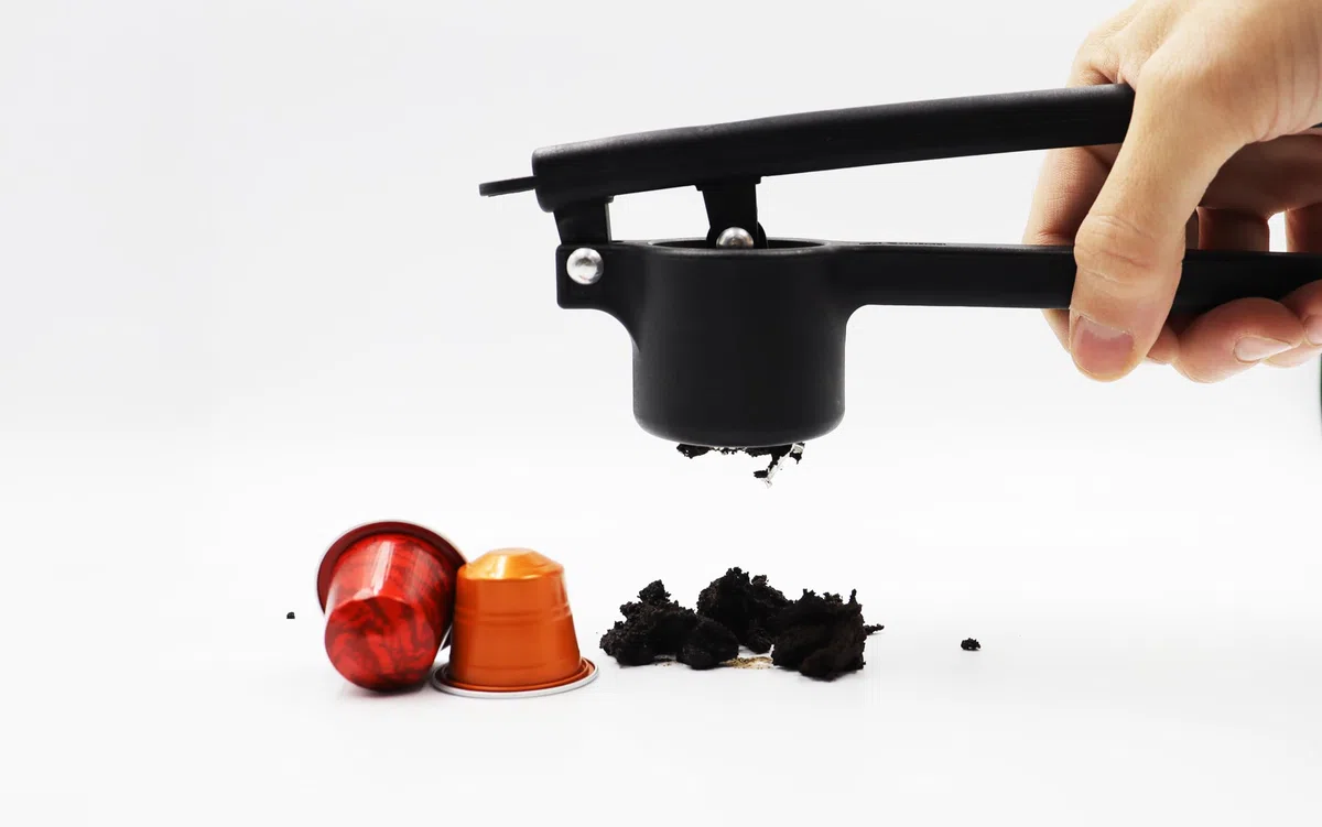 Pod-Crush, Riciclatore di Capsule di Caffè in Alluminio: Soluzione Ecologica per Gustare il tuo Caffè e Prenderti Cura dell'Ambiente - Compatibilità Universale con le Capsule più Famose.