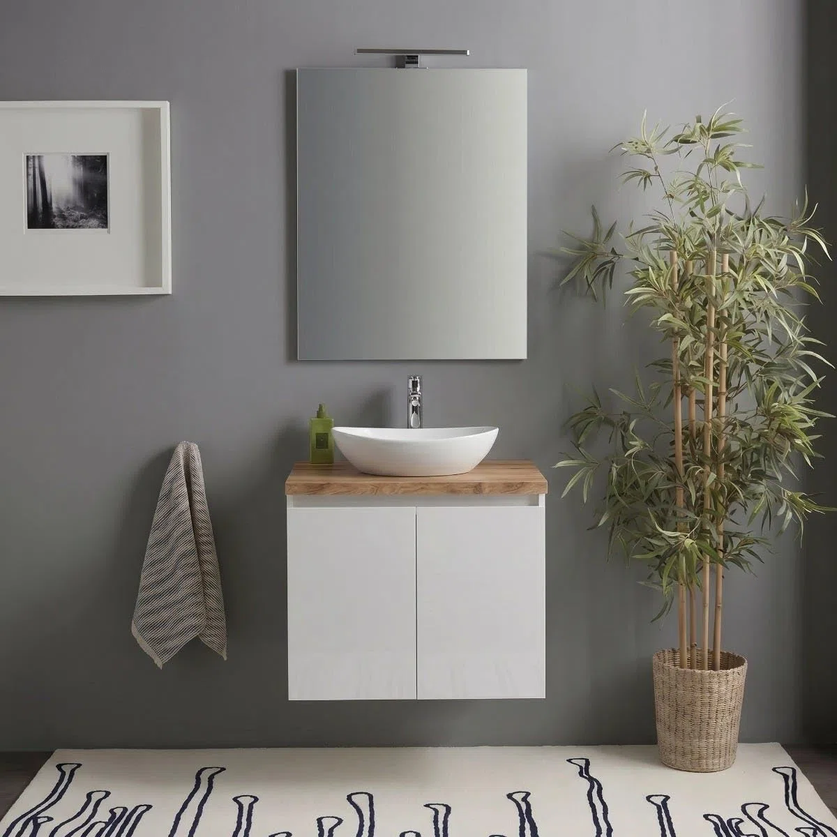Kiamami Valentina - Mobile Bagno Sospeso 60 cm Bianco Lucido con Top Rovere Naturale, Specchio con Luce, 2 Ante, Set Completo