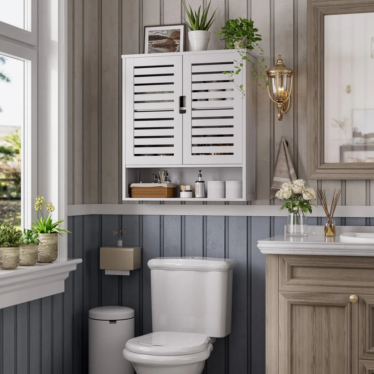 SMIBUY Armadietto da bagno montato a parete, organizzatore di stoccaggio sopra il water in bambù, armadietto medico salvaspazio con 2 porte e ripiani regolabili (Bianco)