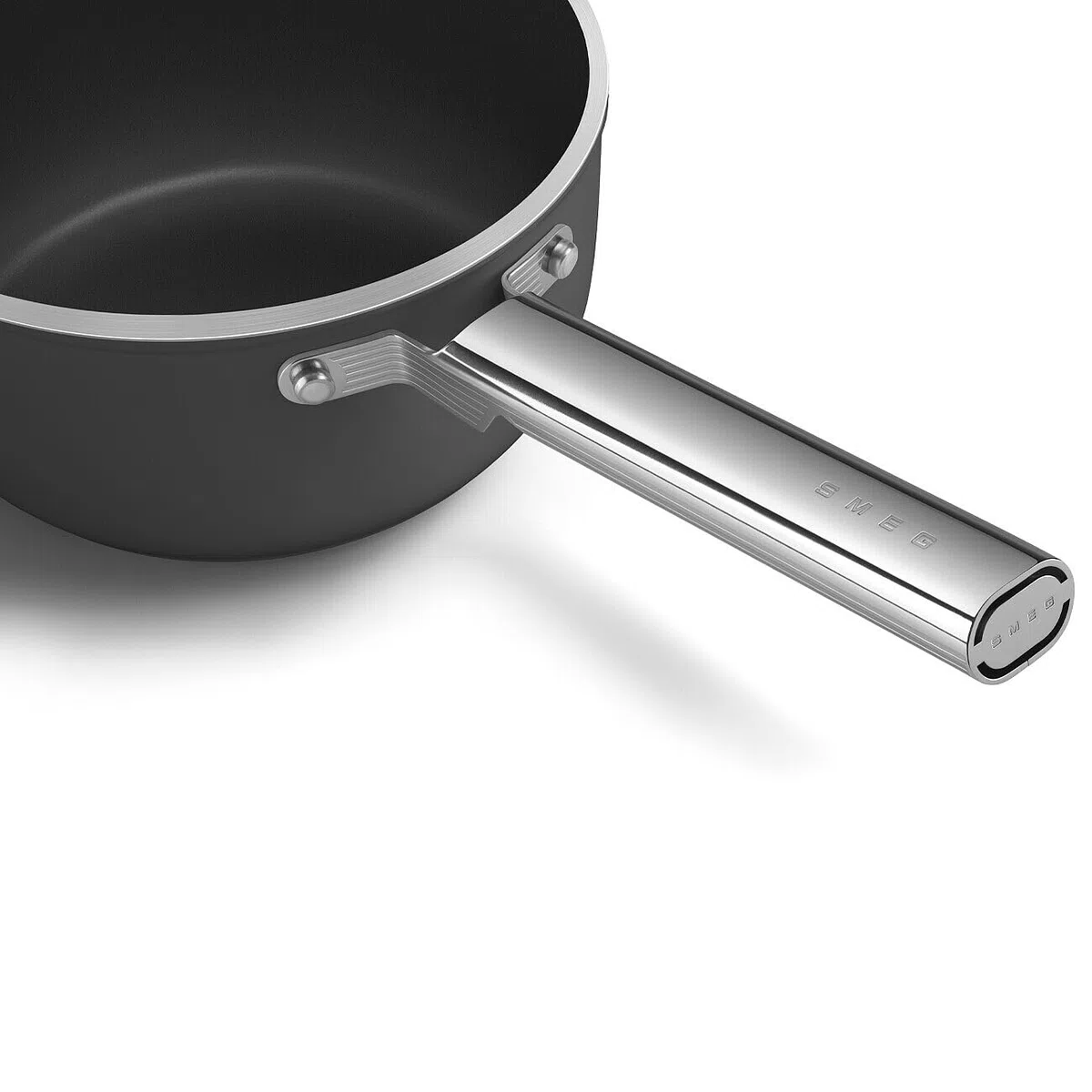 Smeg, Casseruola Antiaderente SPF2012BLM, Diametro 20 cm, Rivestimento Ceramico senza PFAS, Manico in Acciaio Inox, per Tutti i Piani Cottura, fino a 250° in Forno, Capacità 3,1 cl, Nero Opaco