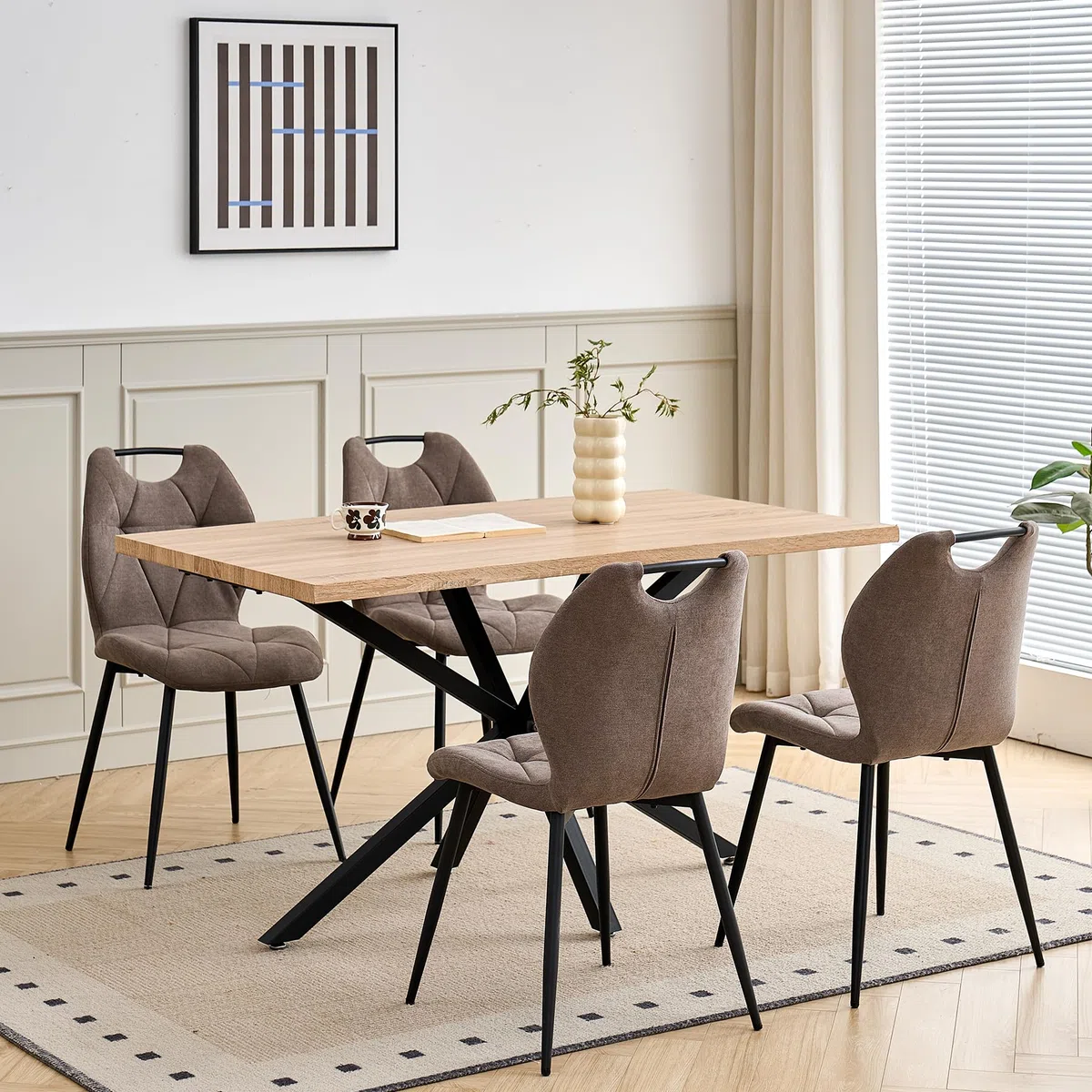 GrandCA HOME Set Tavolo e Sedie da Pranzo da 5 Pezzi, Tavolo Quadrato da 140 cm, 4 Sedia Imbottita in Lino, Adatto per Cucine, Sale da Pranzo e Soggiorni (Legno Chiaro + Marrone)