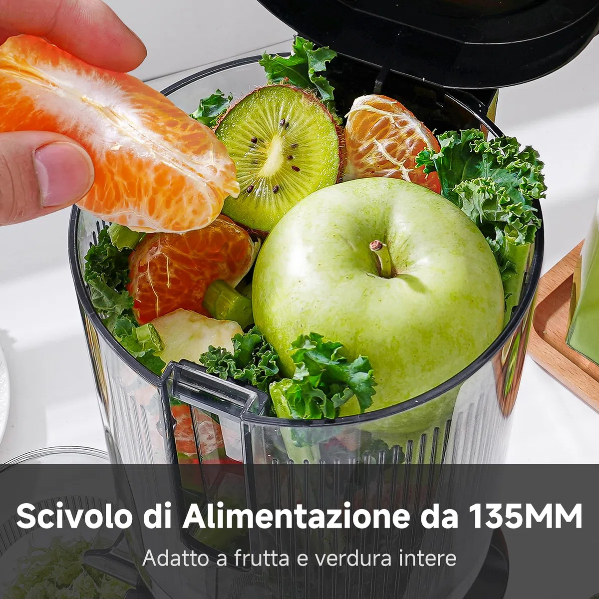 AMZCHEF Spremiagrumi – Slow Juicer con larghezza 135 mm e tubo di alimentazione più grande per verdure e frutta intere – Spremiagrumi facile da pulire con 2 bicchieri, argento
