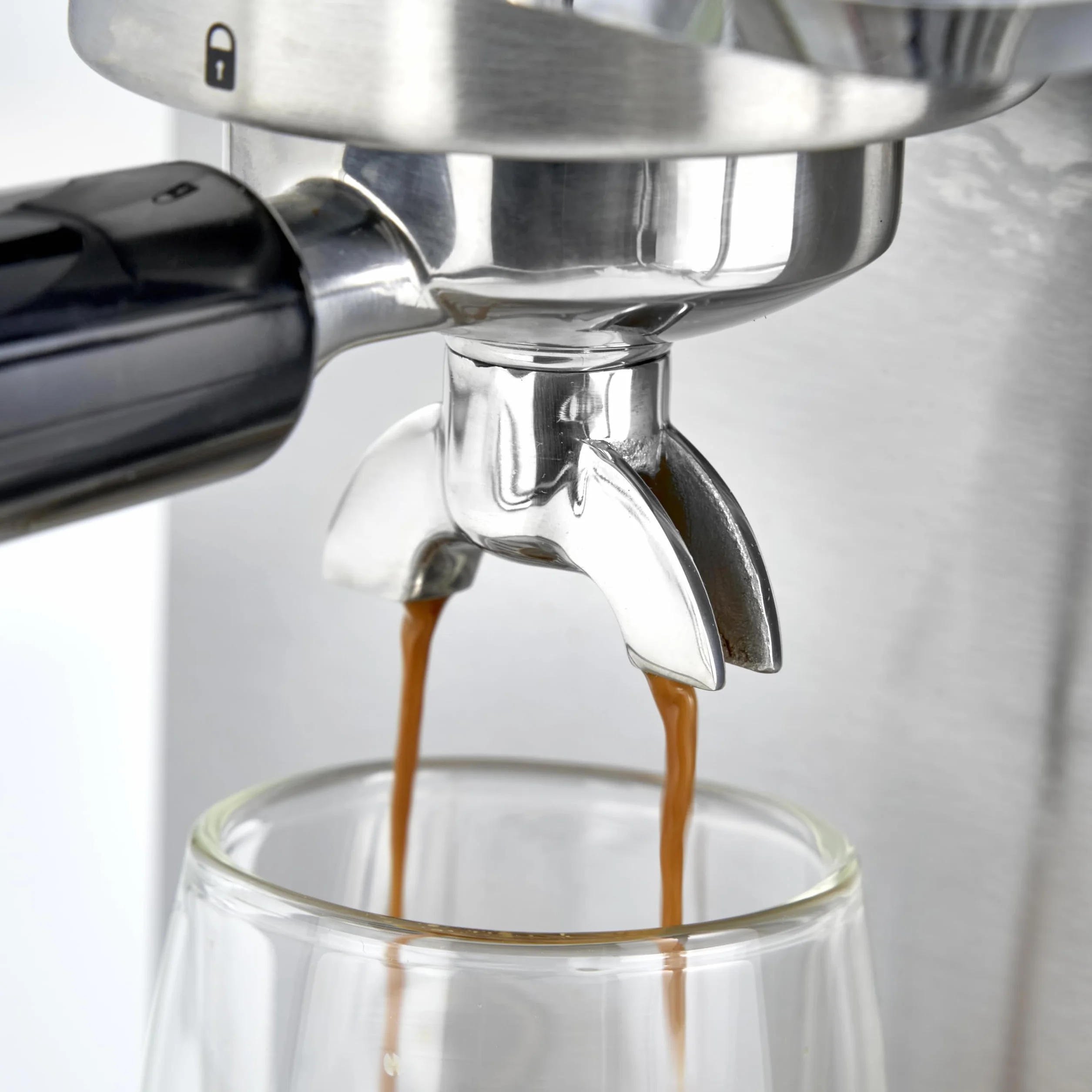 Caso Espresso Gourmet - Macchina portafiltro in acciaio inox, potente pompa Ulka da 19 bar, con montalatte, per caffè o cialde di caffè ESE, per 2 tazze, con piastra riscaldante