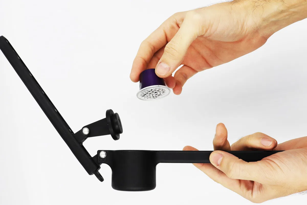 Pod-Crush, Riciclatore di Capsule di Caffè in Alluminio: Soluzione Ecologica per Gustare il tuo Caffè e Prenderti Cura dell'Ambiente - Compatibilità Universale con le Capsule più Famose.