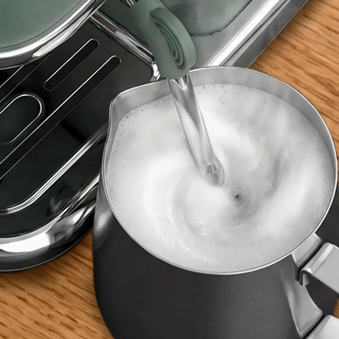 Cecotec Macchina per Caffè Espresso Power Espresso 20 Tradizionale Grind. 1500W, Macinacaffè 20 Livelli, 20 Bar, PID, Thermoblock, Steamer, Cold Brew, Caffè Macinato Fresco con Sempre Crema Perfetta