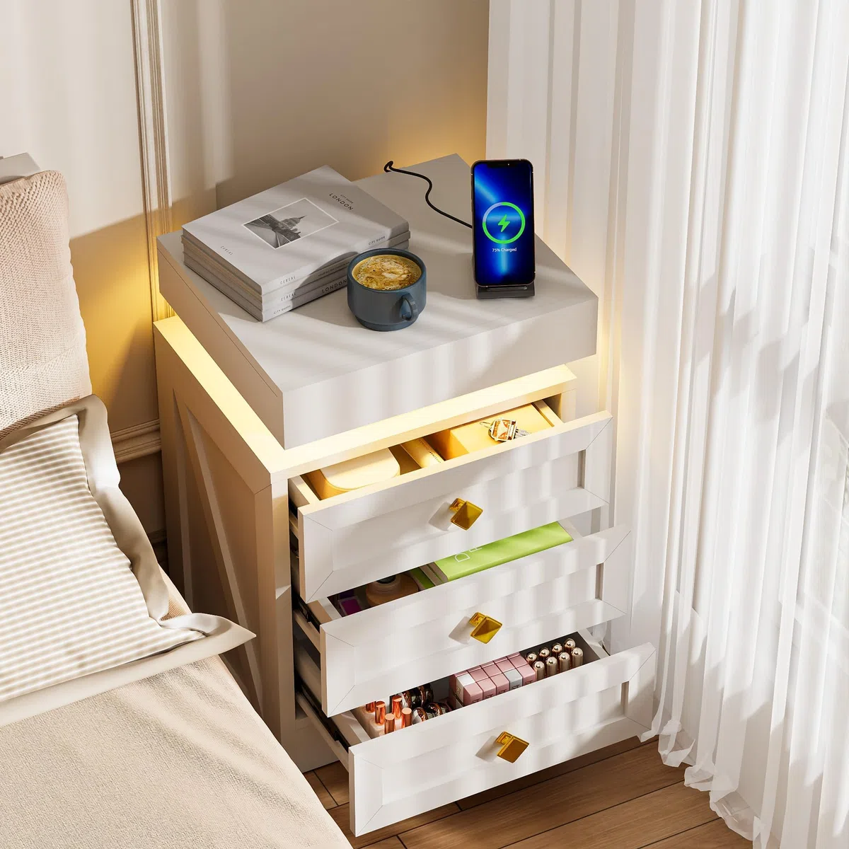 Comodino Camera da Letto con Presa Elettrica, 2 AC 2 USB Comodini Moderni con Luce LED RGB, Comodino in Legno 3 Cassetti e Couvercle Coulissant, Soggiorno Studio, Bianco 35cm Larghezza