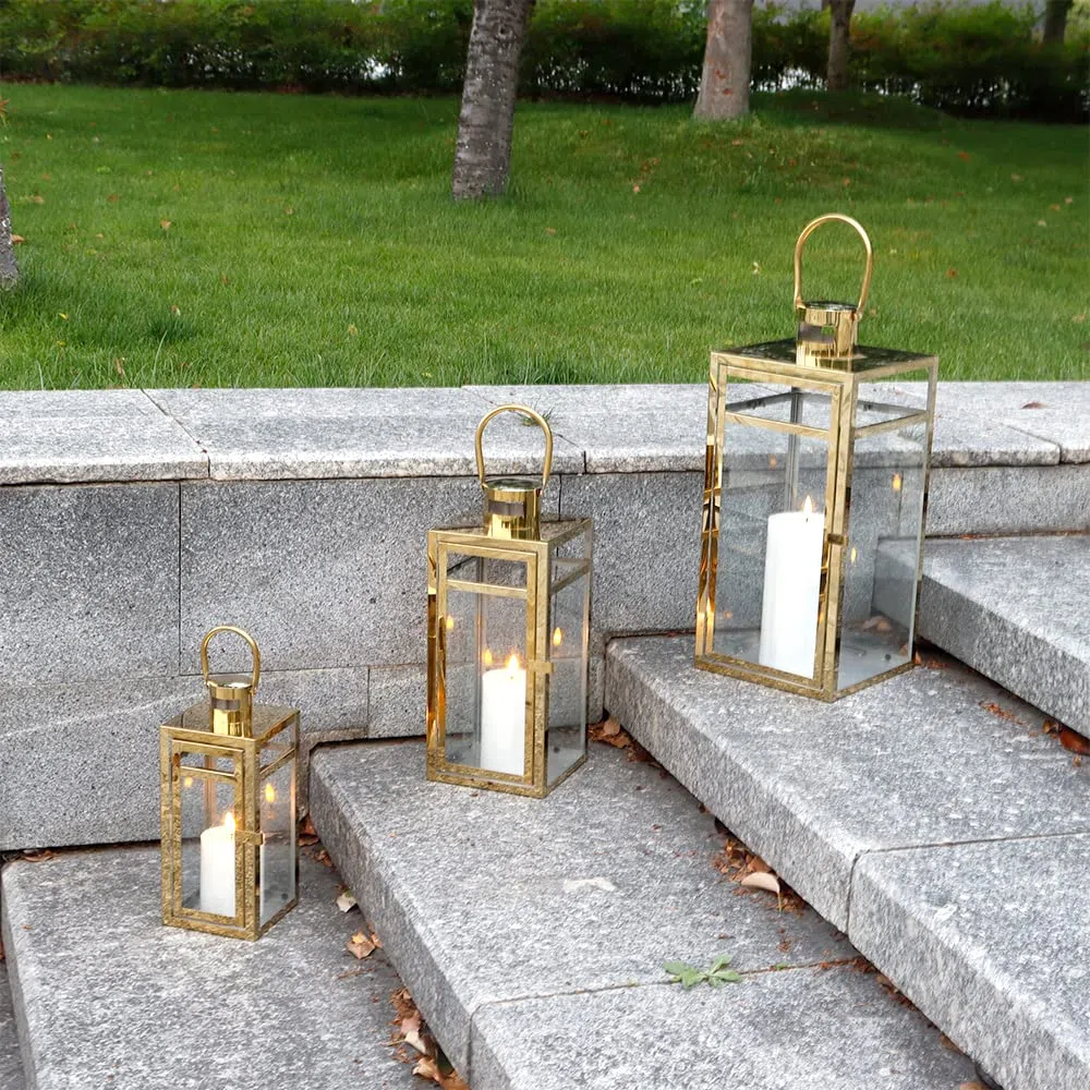 TRIROCKS Set di 3 Lanterne in Acciaio Inossidabile 48 cm, 38 cm, 30 cm Alte, Porta Candela in Metallo con Vetro Trasparente per Decorazioni Casa, Soggiorno, Eventi (Oro)