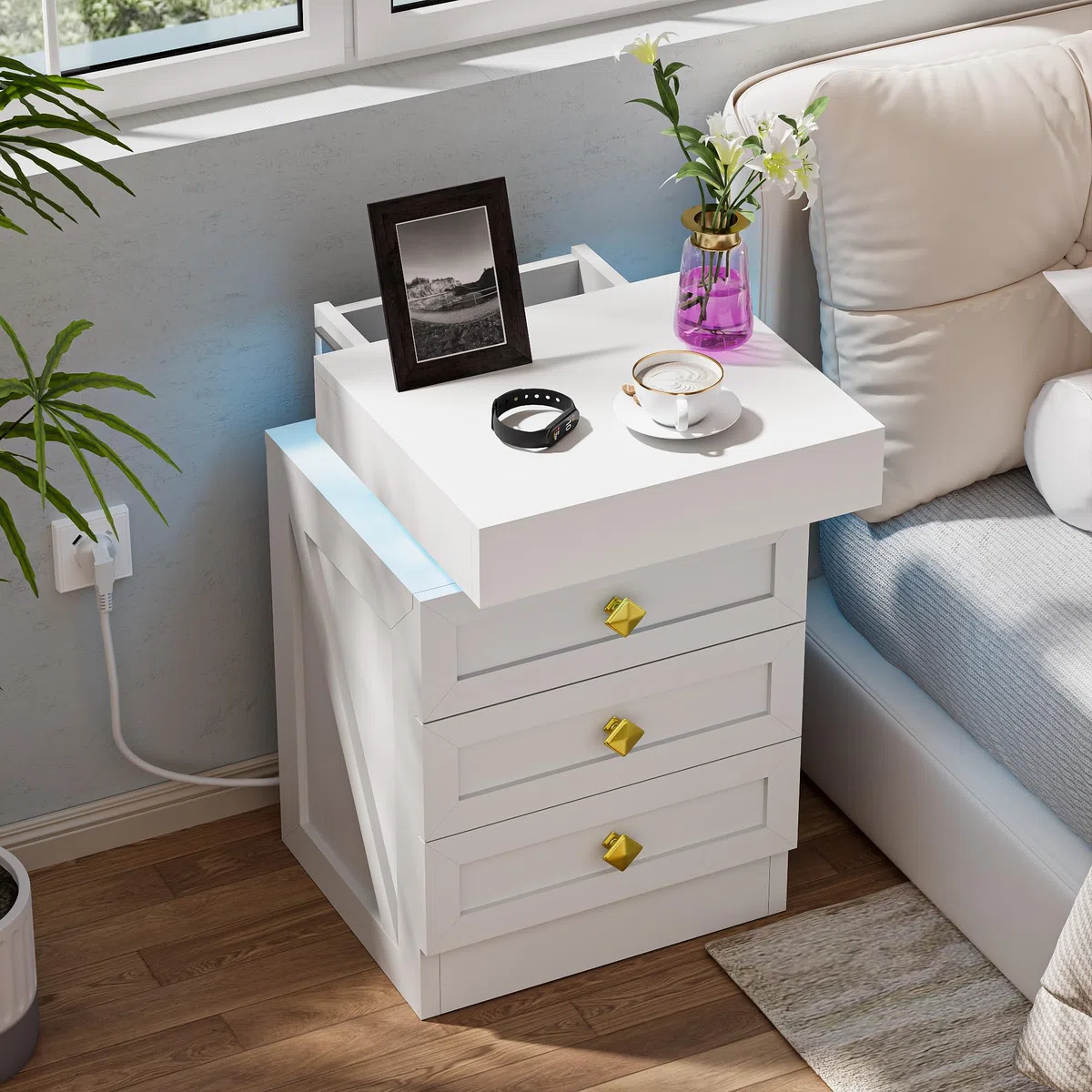 Comodino Camera da Letto con Presa Elettrica, 2 AC 2 USB Comodini Moderni con Luce LED RGB, Comodino in Legno 3 Cassetti e Couvercle Coulissant, Soggiorno Studio, Bianco 35cm Larghezza